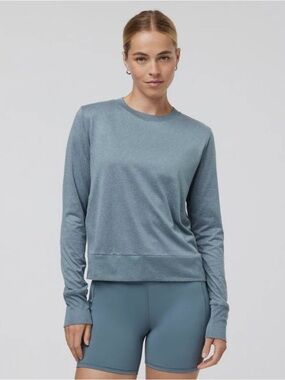 Vuori Daydream Heather Blue Crewneck Long Sleeve Top, Sz S (P2P 18”)